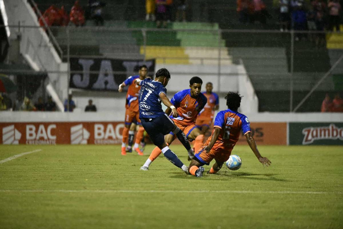 Festín en el Motagua-UPNFM, gesto de Javier López y polémica en Comayagua