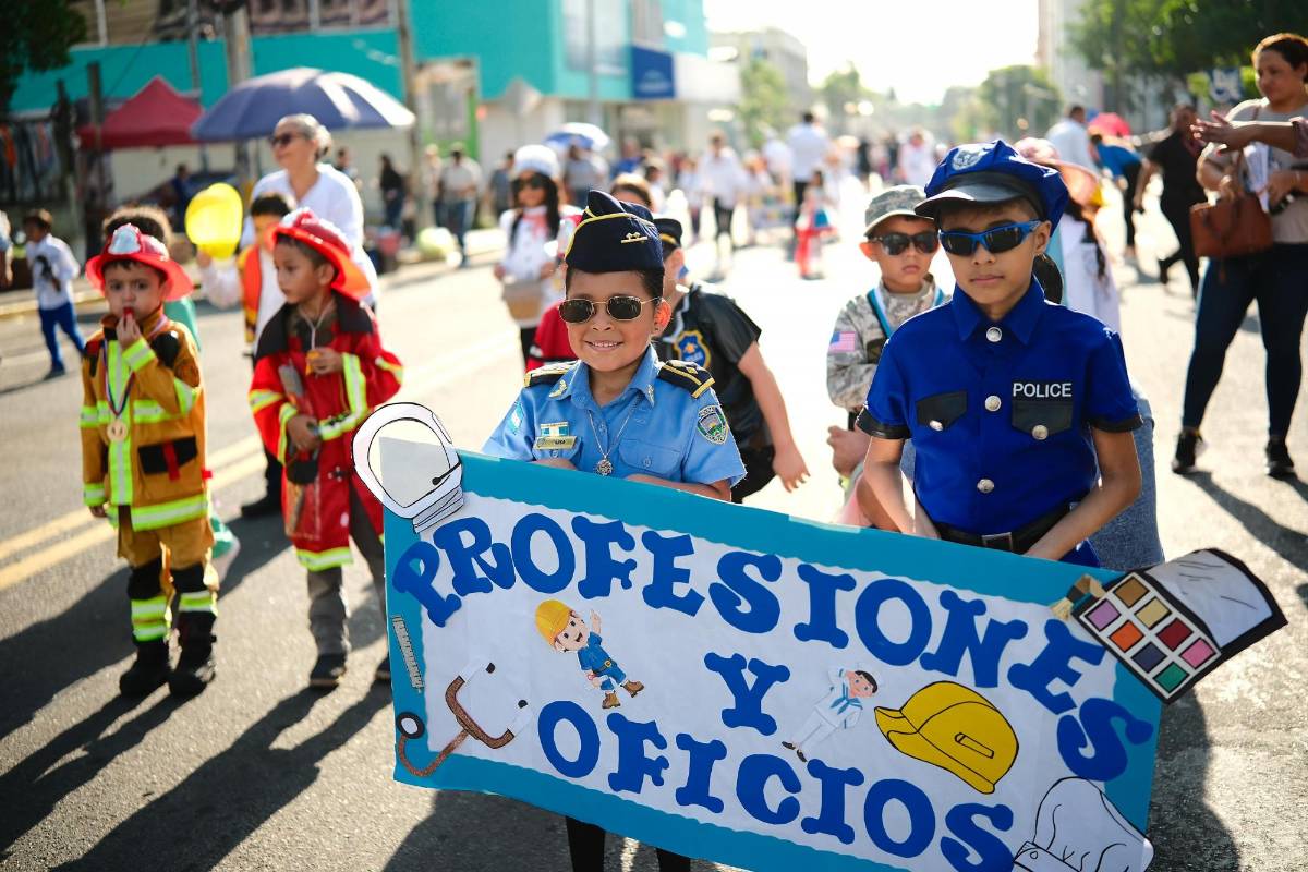 La bella Valentina se robó los corazones y los aplausos en los desfiles de San Pedro Sula