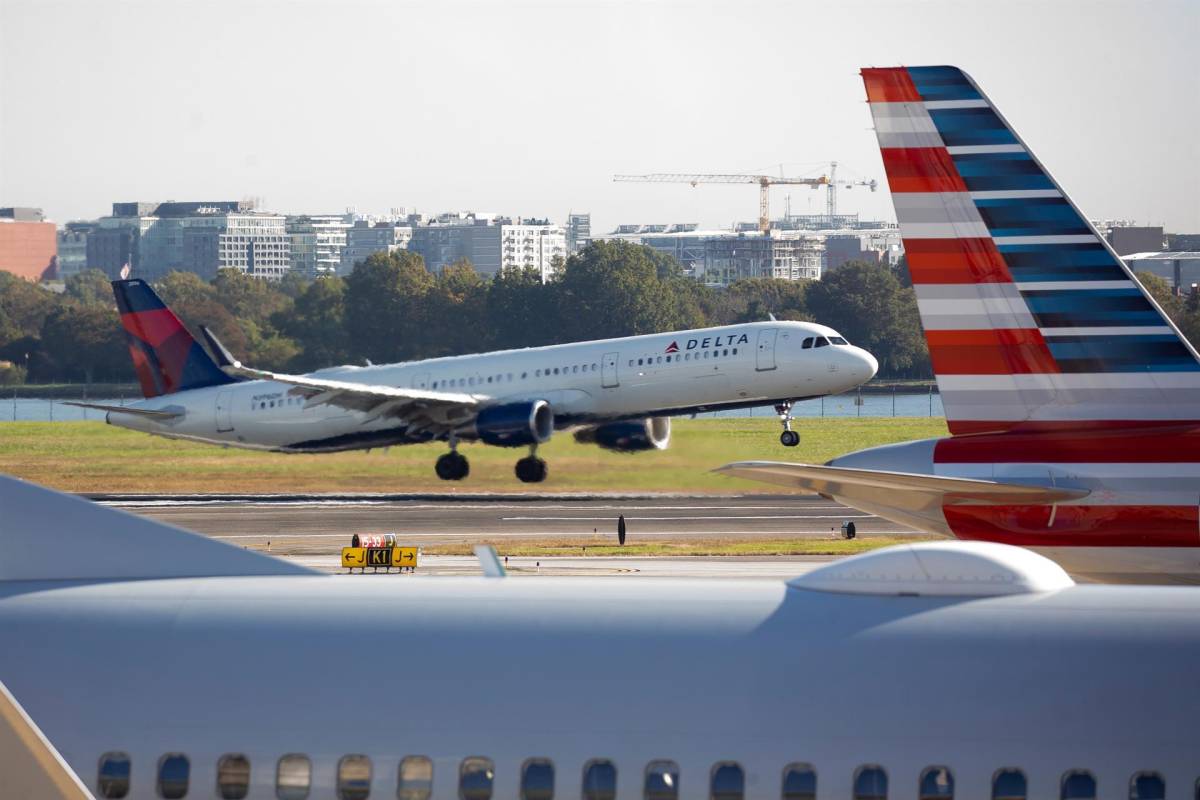 ¡Ómicron paraliza el transporte aéreo! 5,000 vuelos cancelados en todo el mundo