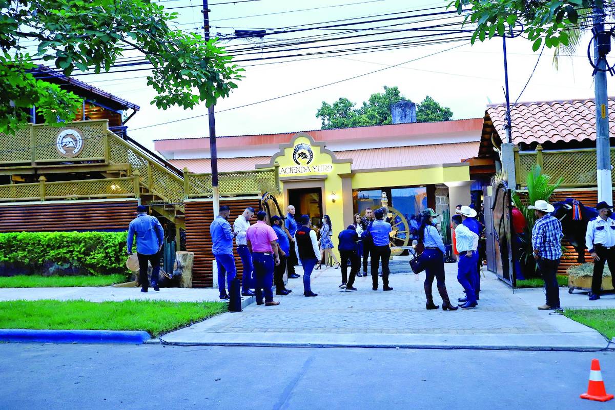 Hacienda Yuro abre sus instalaciones con magno festejo