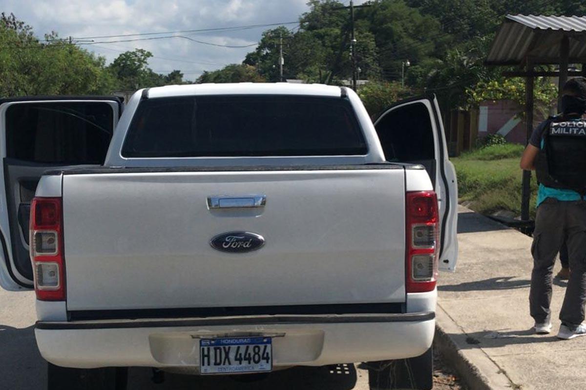 Pick up en el que supuestamente andaban los sicarios que ejecutaron la masacre.