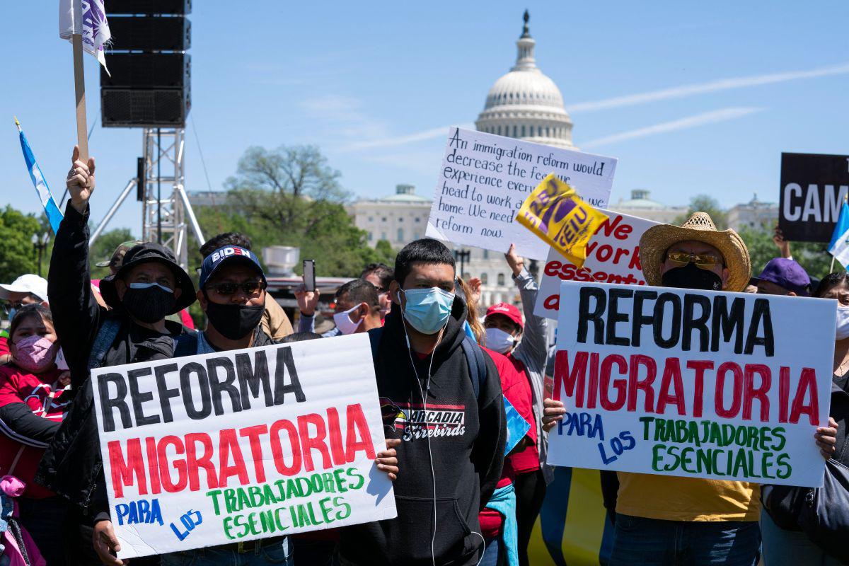Parlacen urge una reforma migratoria a Biden