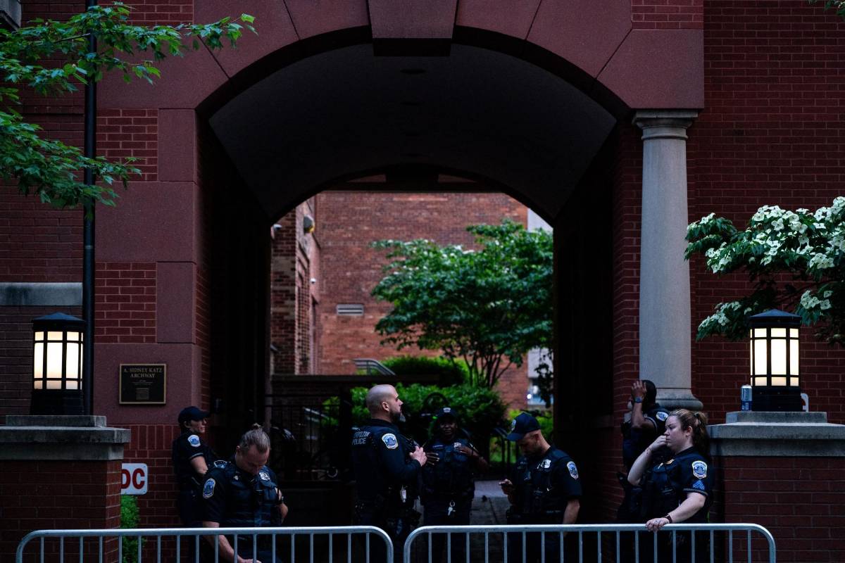 La policía desaloja campamento propalestino en Universidad de Washington