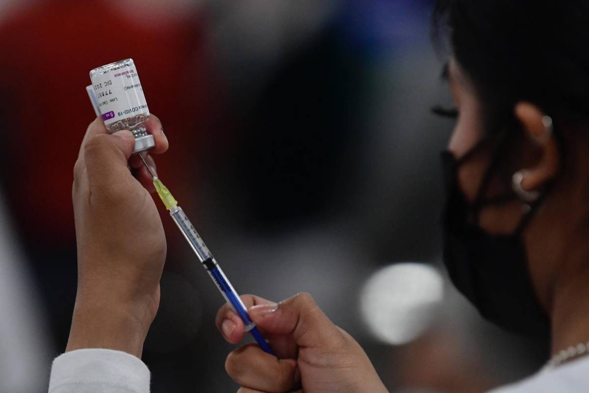 Vacunas de Pfizer no son efectivas contra ómicron, según estudio chino