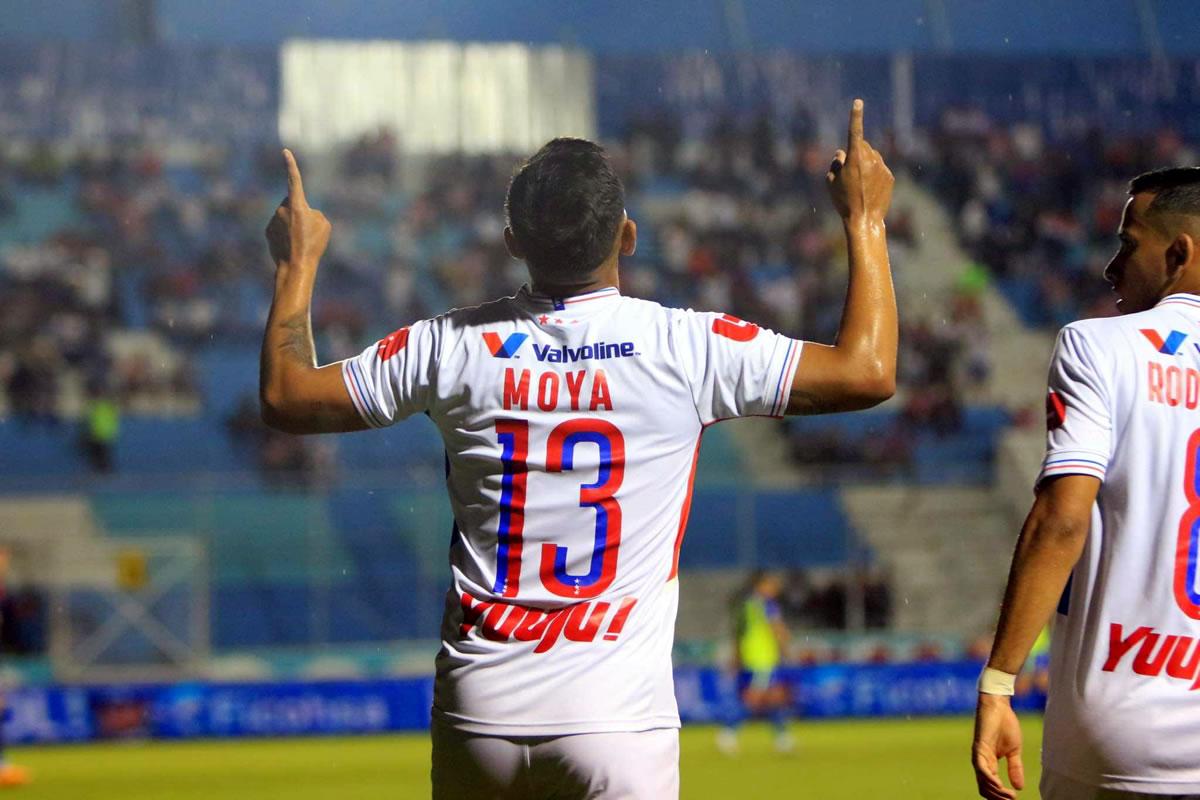 La celebración de Brayan Moya tras marcar su tercer gol del campeonato con Olimpia.