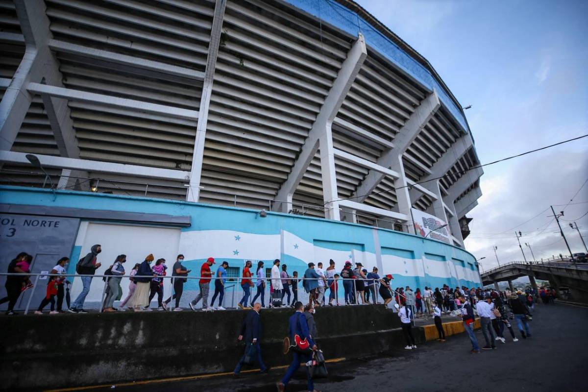 Civismo y mucha seguridad en el Estadio Nacional en celebración de Independencia