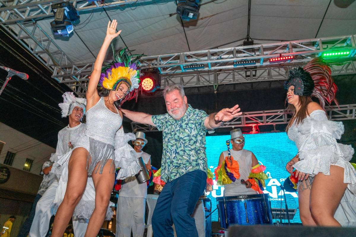 Con luces, carnavalito y mucha alegría inicia la Feria Juniana