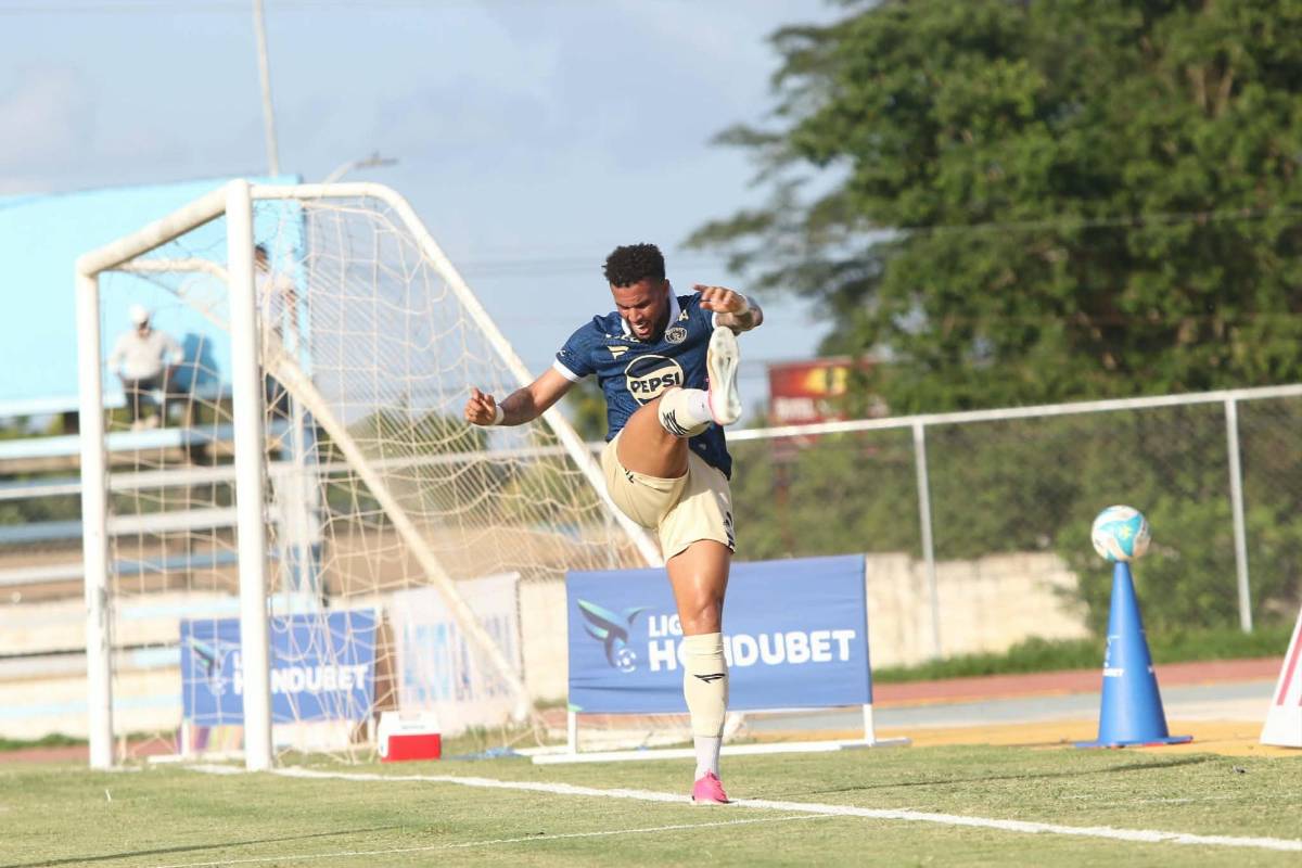 Jugadores de Motagua descalzos, exBarcelona presente y fichaje se lesionó en el debut
