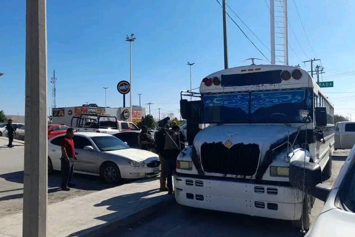 Bus en el que viajaban los migrantes cuando fueron secuestrados.