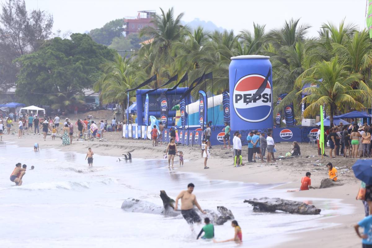 Aguazul, Gatorade y Pepsi llevan alegría a varios miles de veraneantes que visitan las playas