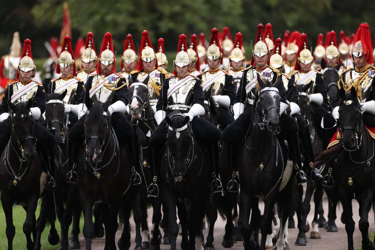 Carlos III recibe a Trump con un fastuoso desfile en Windsor
