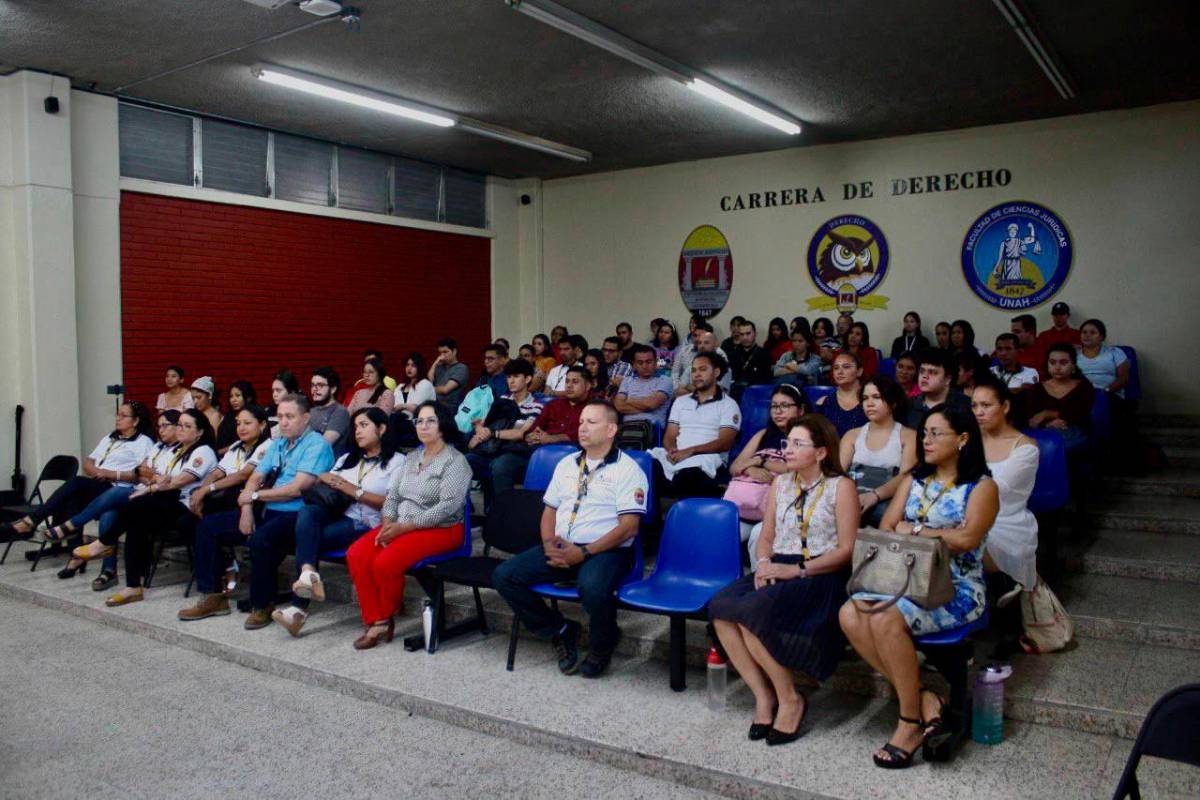 La actividad se desarrolló en el edificio 2, sala de Juicios Orales y Públicos.
