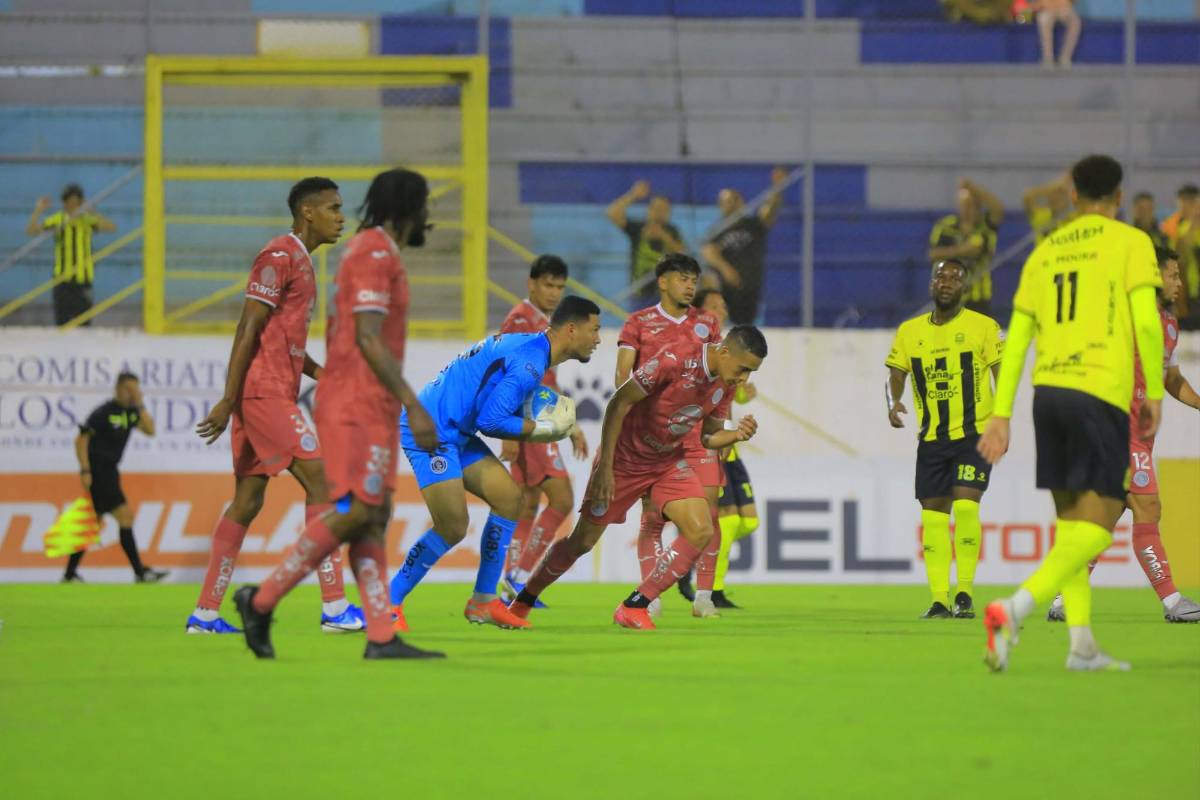 Decepción en Real España, lágrimas y temor por caos tras eliminación vs Motagua