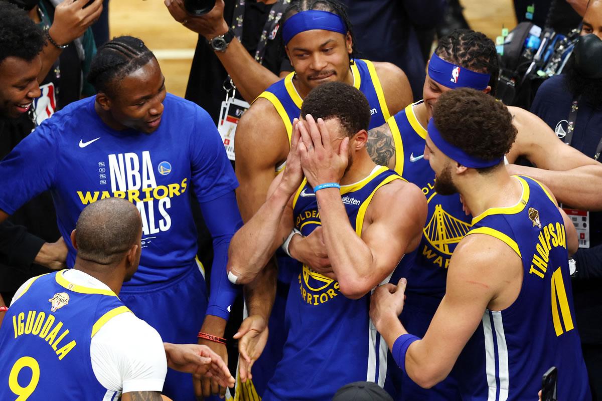 Las lágrimas de Stephen Curry tras ganar el título de la NBA.