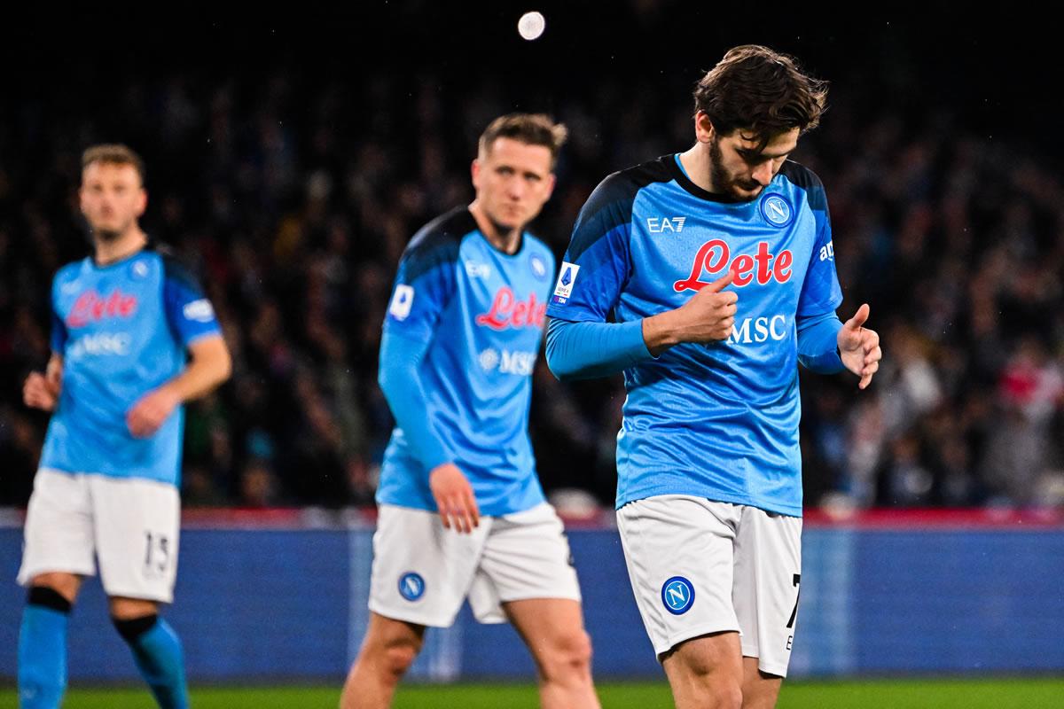 Jvicha Kvaratsjelia no pudo evitar la derrota del Napoli.