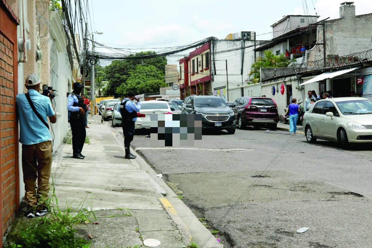 Escena donde ocurrió el robo y posterior muerte del asaltante por atropellamiento en Tegucigalpa.