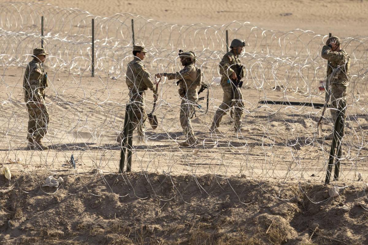 El gobernador DeSantis envía 800 soldados a Texas para “asegurar” la frontera sur