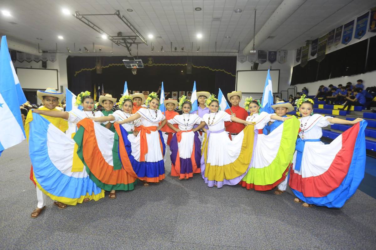 EIS celebra la cuarta edición del Encuentro Cultural de Danzas