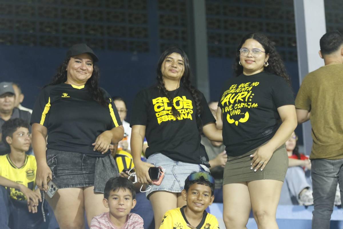 Las lindas chicas del Real España-Olimpia y así luce la cancha del Morazán