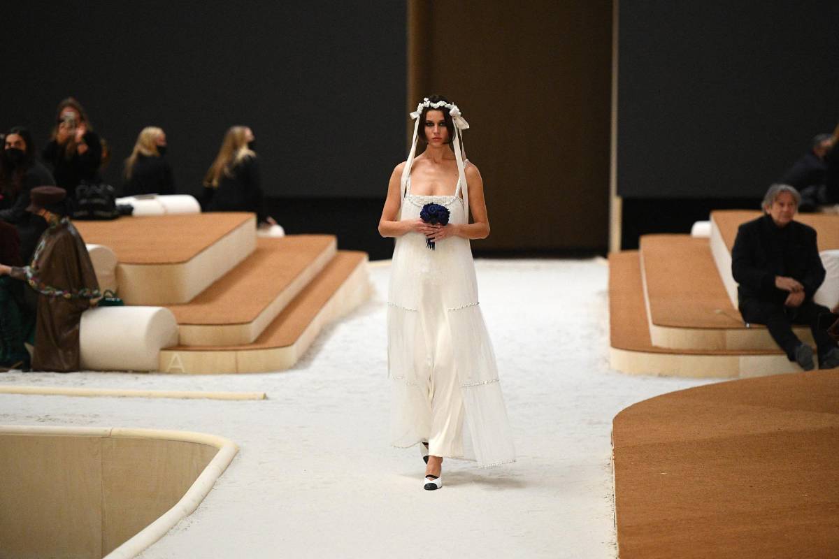 Chanel conquista el desfile de Alta Costura con jinetes a caballo