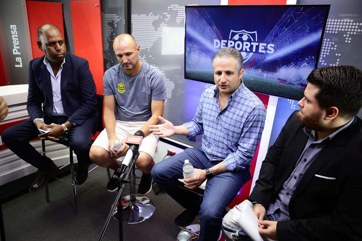 El presidente del Real España fue acompañado por ‘Palomo‘ Rodríguez en la entrevista con los periodistas José Luis Barralaga y Gustavo Roca.