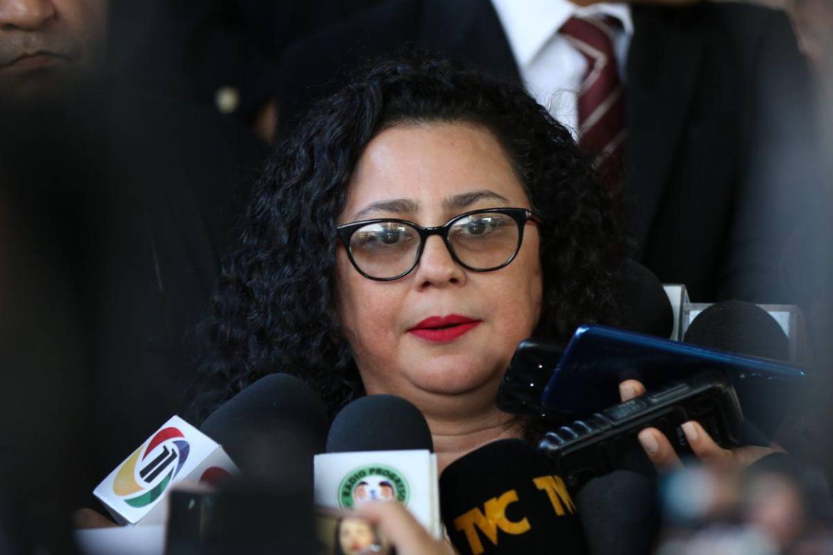 Ligia Ramos critica inclusión de Rixi Moncada en negociación para la Cicih