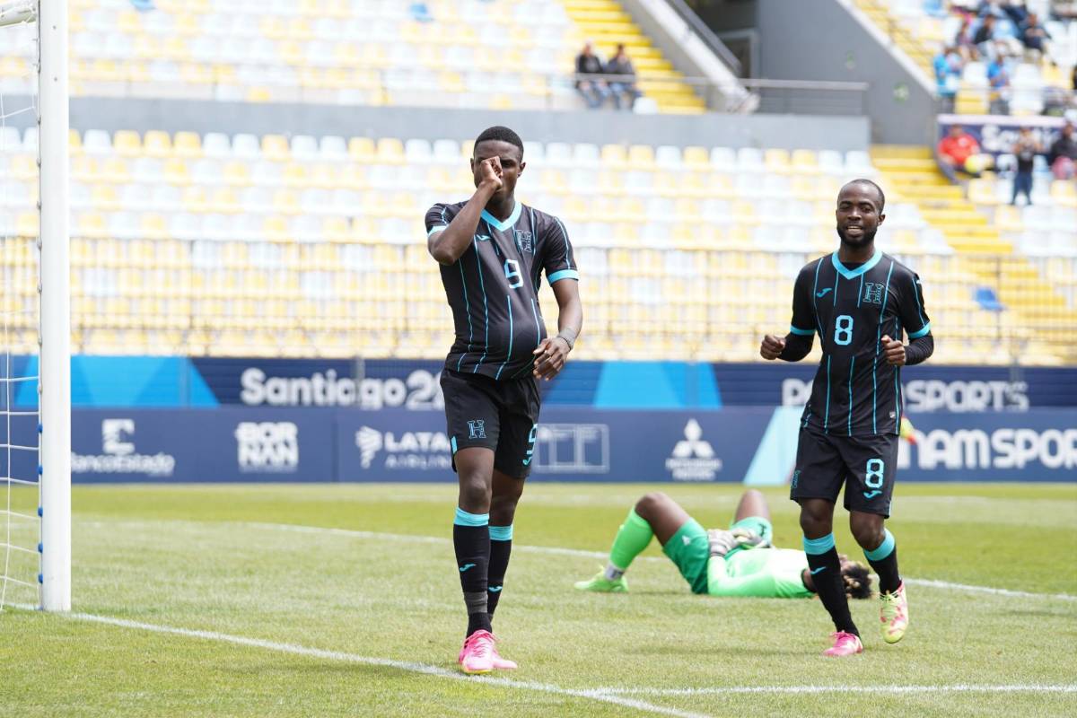 El festejo de Daniel Carter Bodden tras su gol ante República Dominicana.