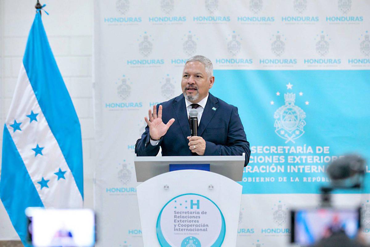 Canciller critica reacción de 10 países de la CELAC contra Xiomara Castro