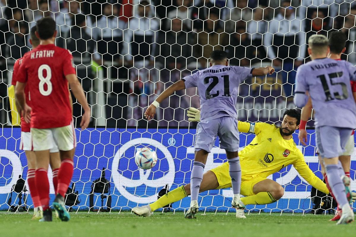 Rodrygo marcando el tercer gol del Real Madrid ante el Al Ahly.