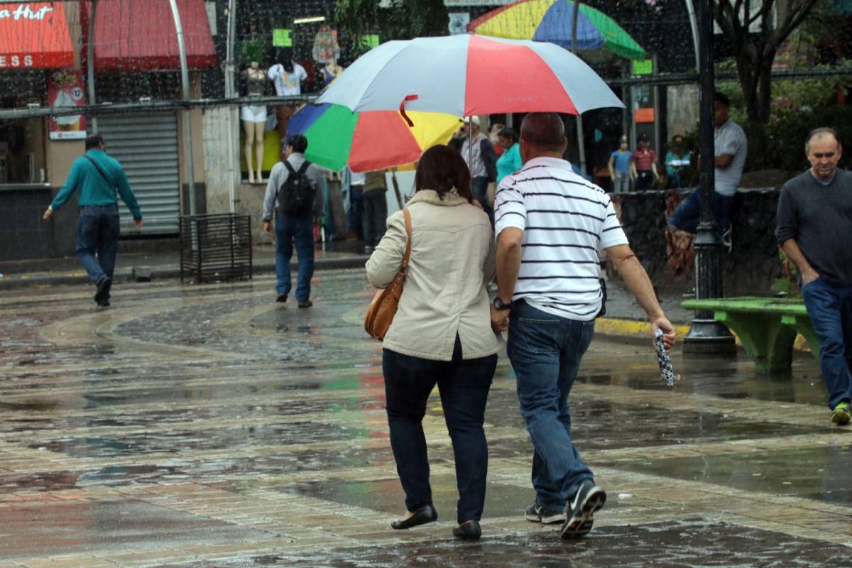Cuña de alta presión seguirá dejando vientos frescos y lluvias en el norte de Honduras