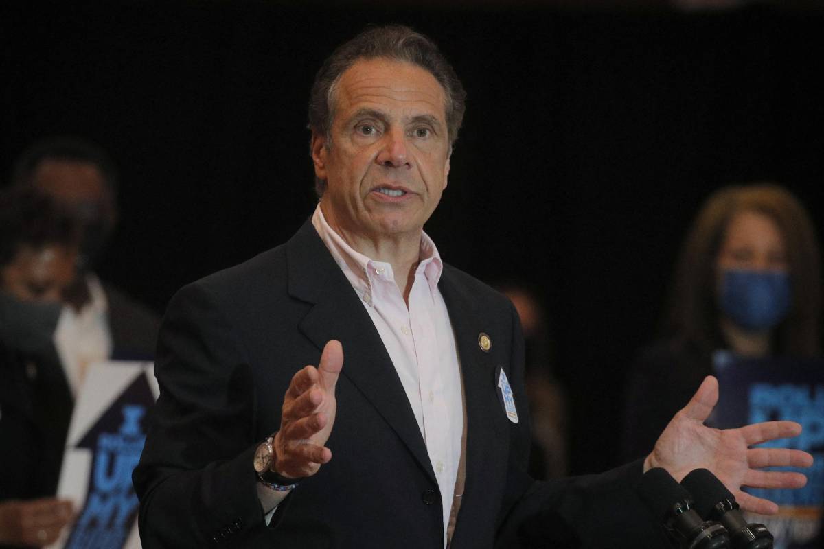 Cuomo es acusado de un delito sexual por un tribunal de Nueva York