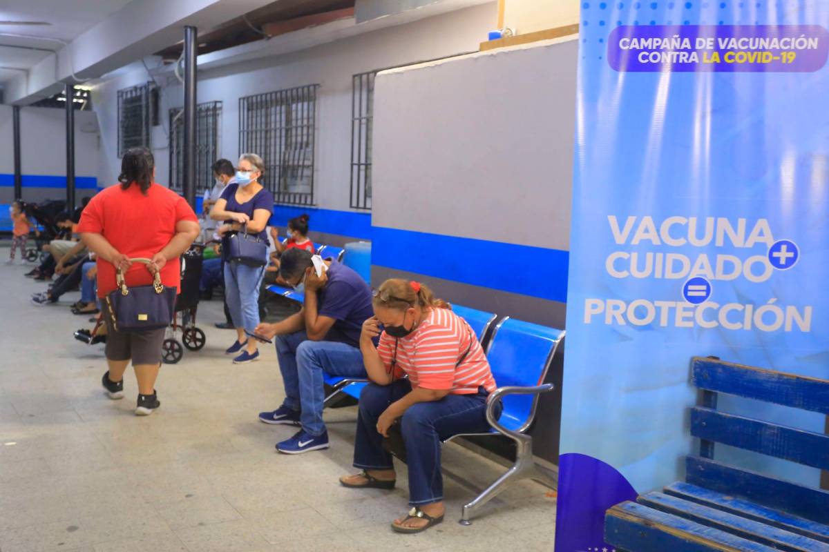 Abarrotados los centros de vacunación de San Pedro Sula