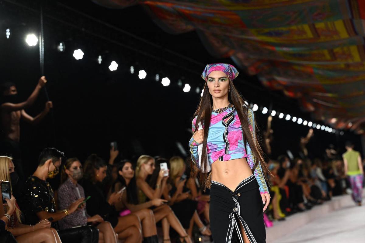 Versace y Fendi traen de regreso la minifalda