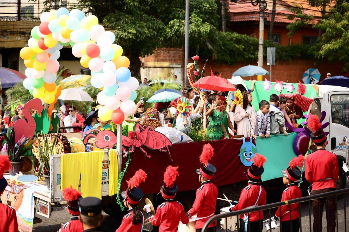 La bella Valentina se robó los corazones y los aplausos en los desfiles de San Pedro Sula