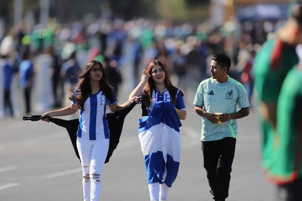 La Megan Fox catracha cautiva y lindas chicas en México vs Honduras
