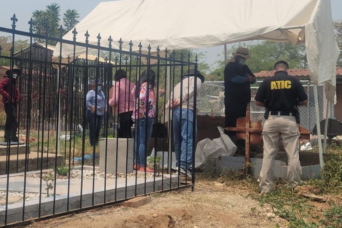 Exhuman cadáver de joven que murió a causa de un disparo de un policía