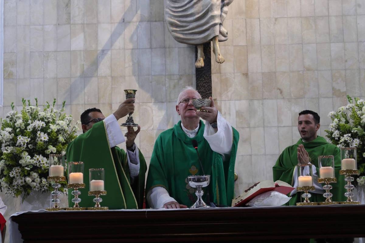 Parroquia La Santa Cruz da la bienvenida a nuevos sacerdotes