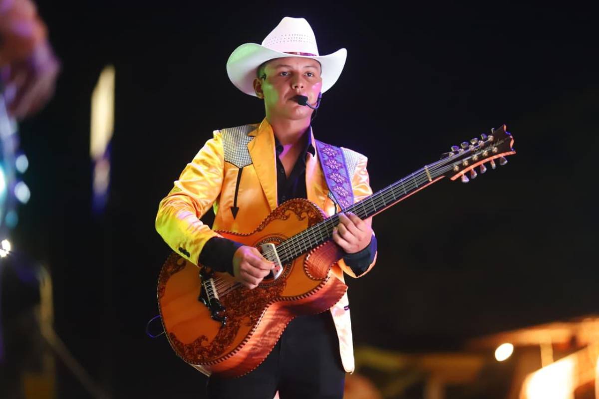 Generación Norteña desata la fiesta en la Tarima Ganadera del Agas