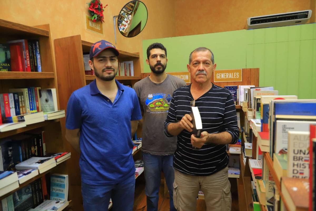 Librería Atenea celebra a lo grande su 30 aniversario