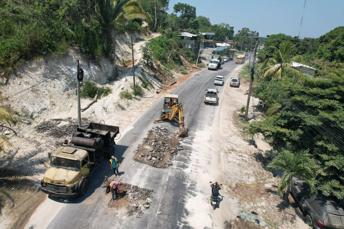 Bachean 25 kilómetros, entre Atlántida y Colón