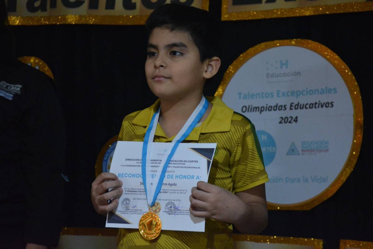Premian a niños y jóvenes ganadores de olimpiadas de matemática, física y química