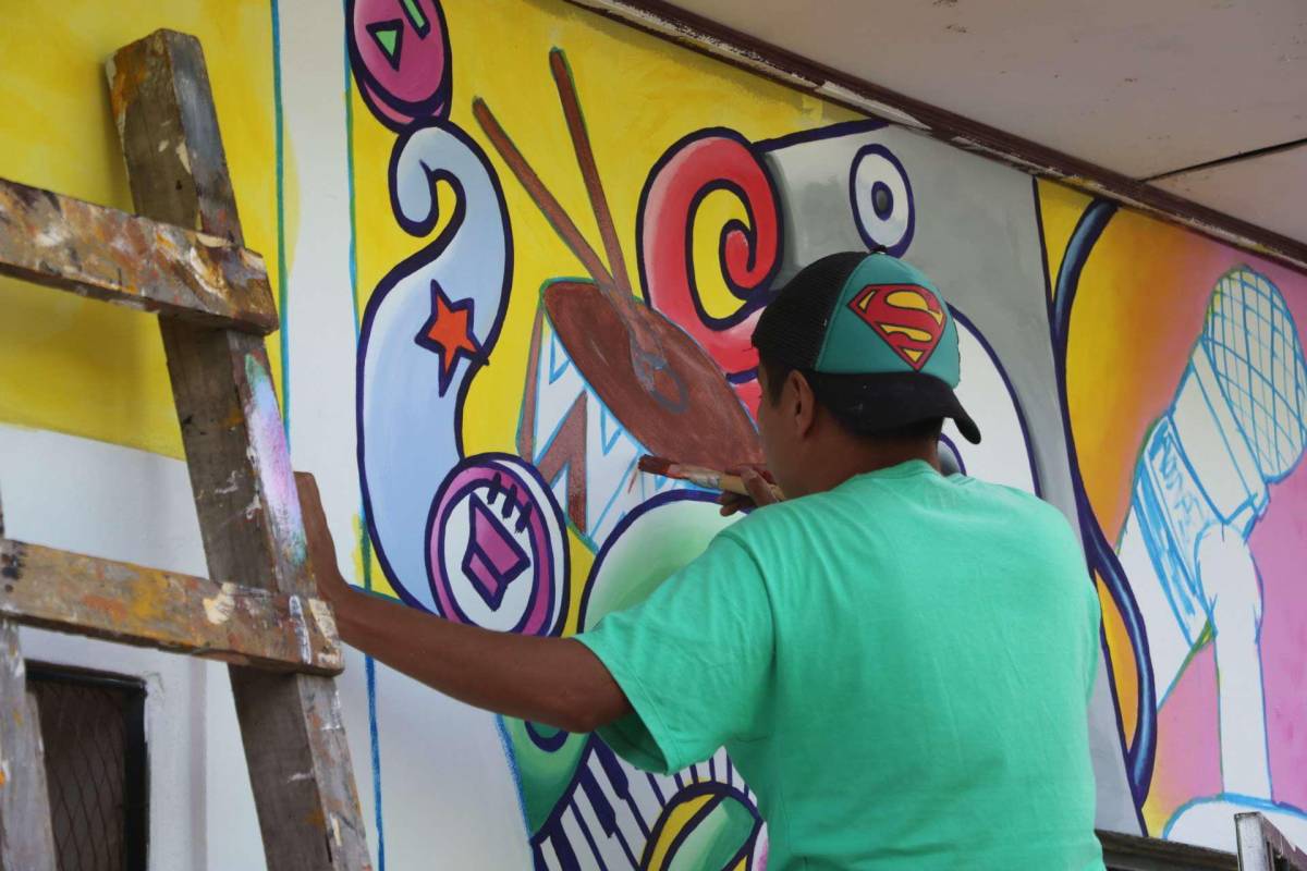 Los artistas de Honduras, Colombia, México y El Salvador participaron en el primer Festival Internacional de Muralismo. Los pobladores quedaron encantados con las obras de arte en los muros de las viviendas.