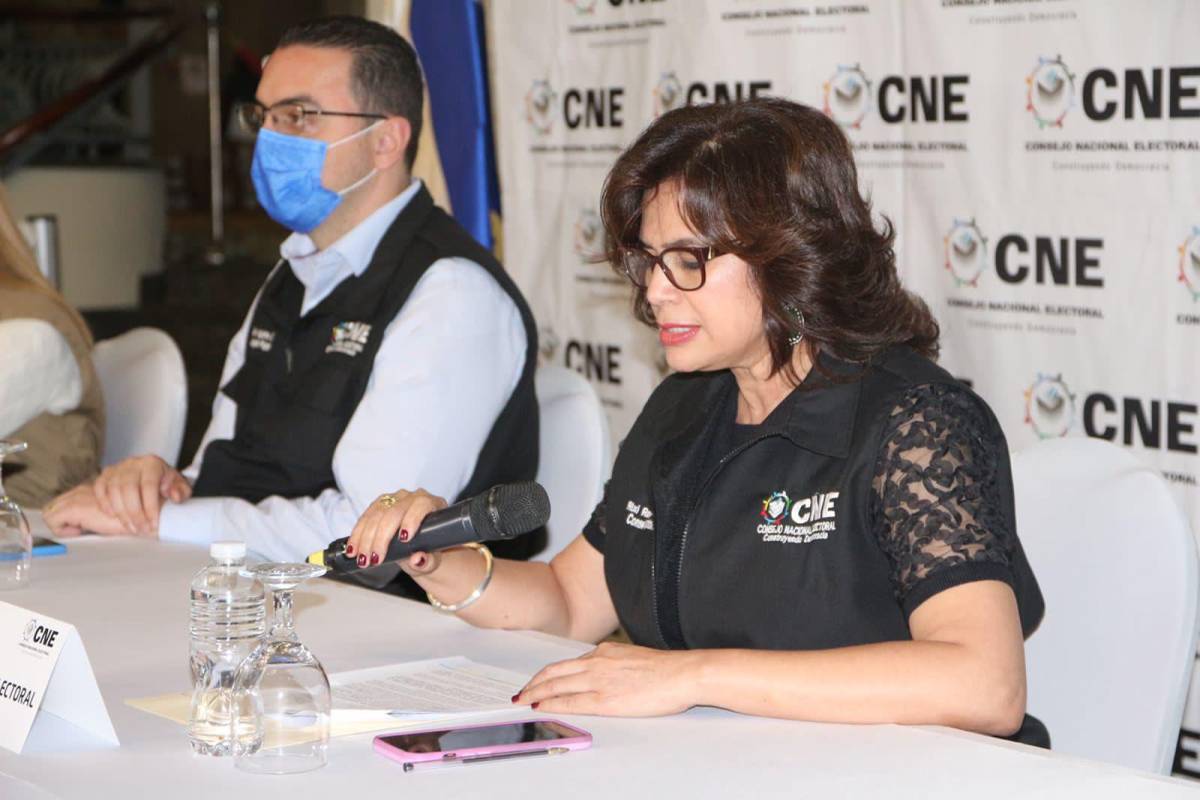 CNE ha revisado 400 maletas electorales, confirma Rixi Moncada