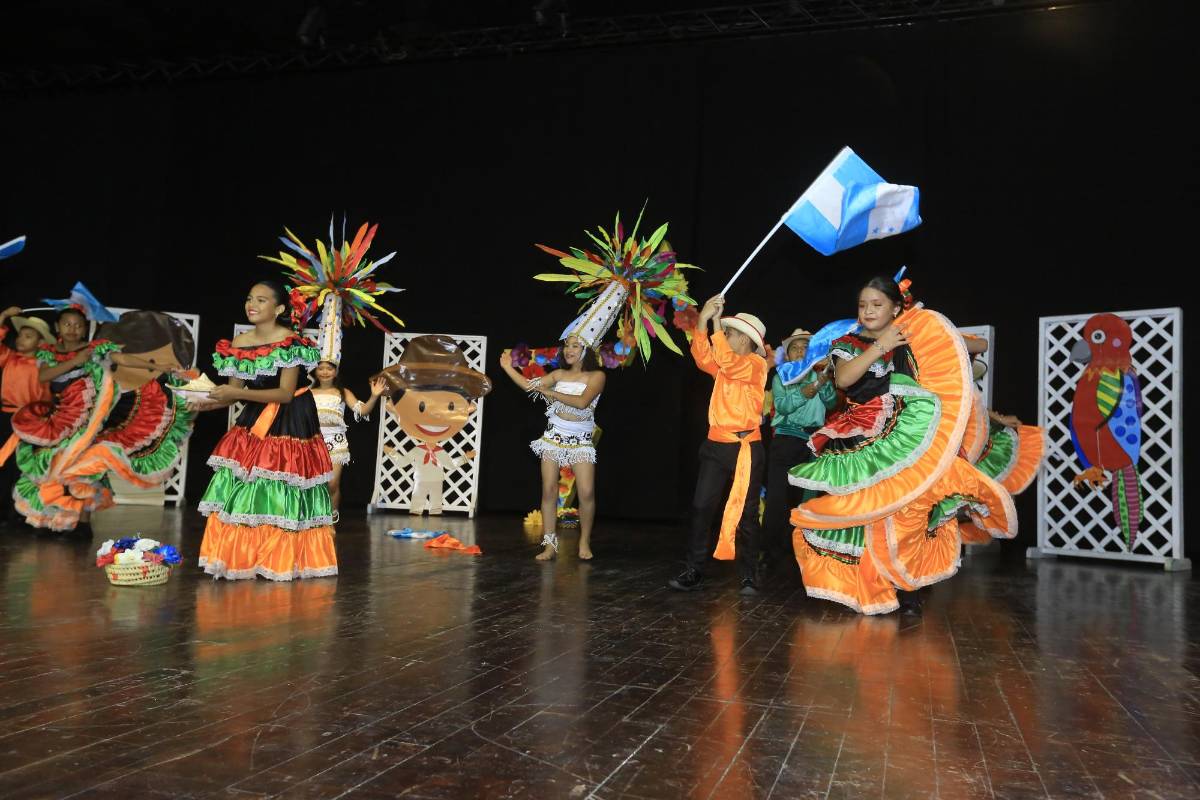 EIS celebra la cuarta edición del Encuentro Cultural de Danzas