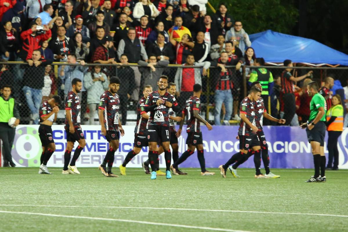 Alex López y Ángel Tejeda se lucen con golazos en Costa Rica