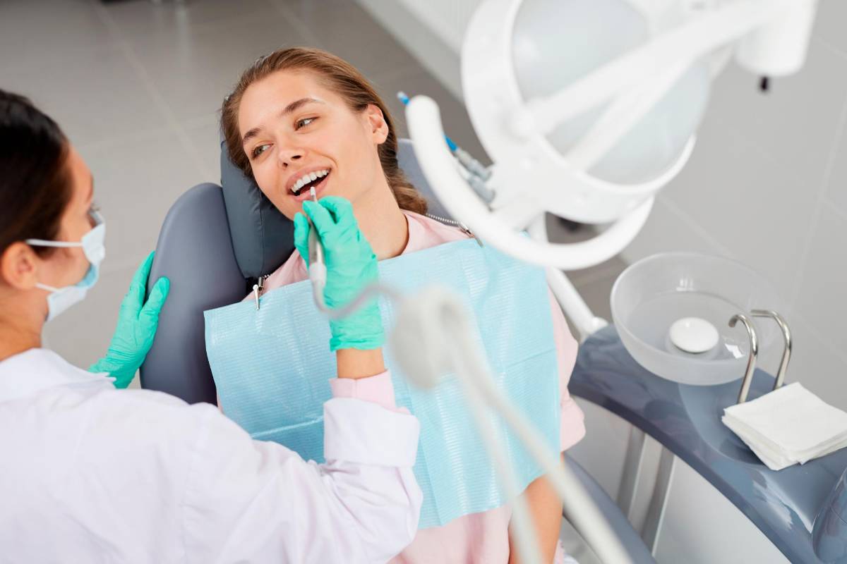 Cuidar dientes y encías ayuda a proteger el cerebro