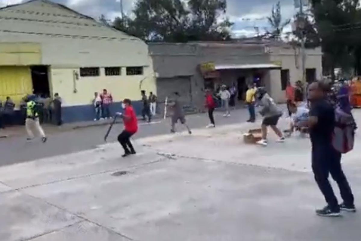 Colectivos de Libre se enfrentan con empleados del Sanaa