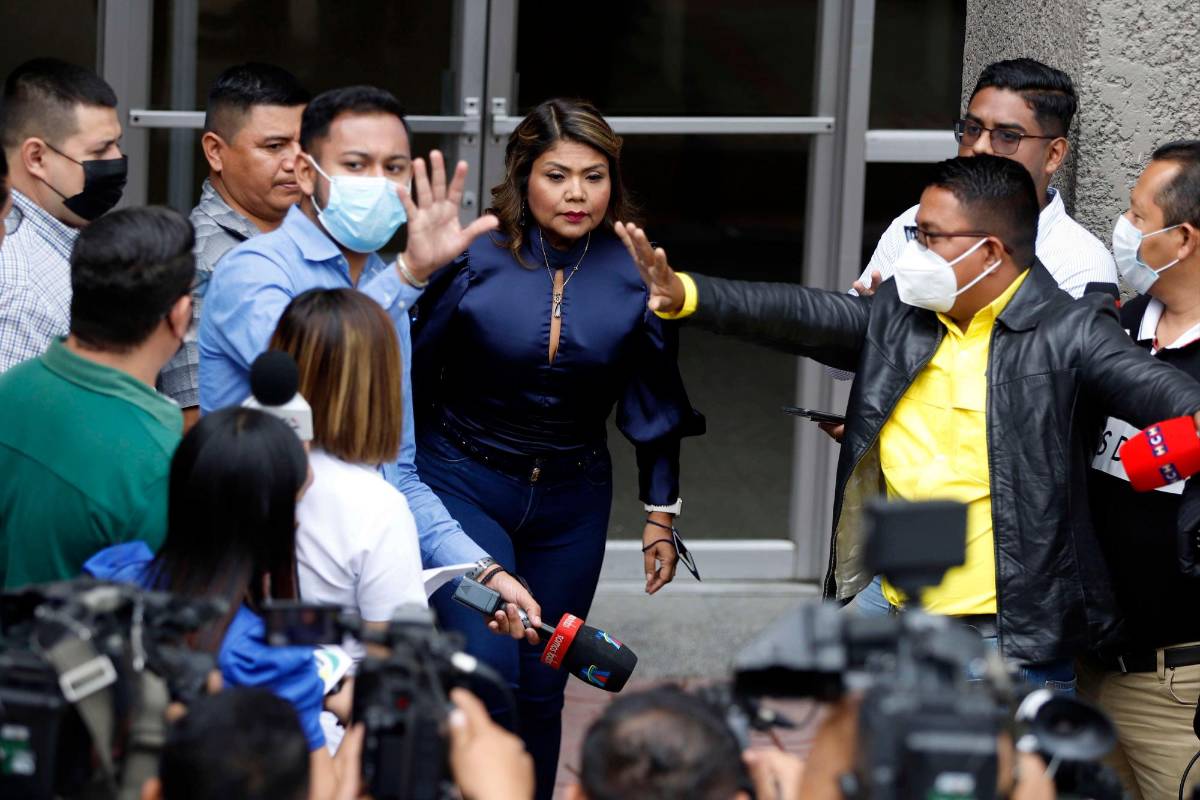 “Es una persecución política”: abogada Karla Romero