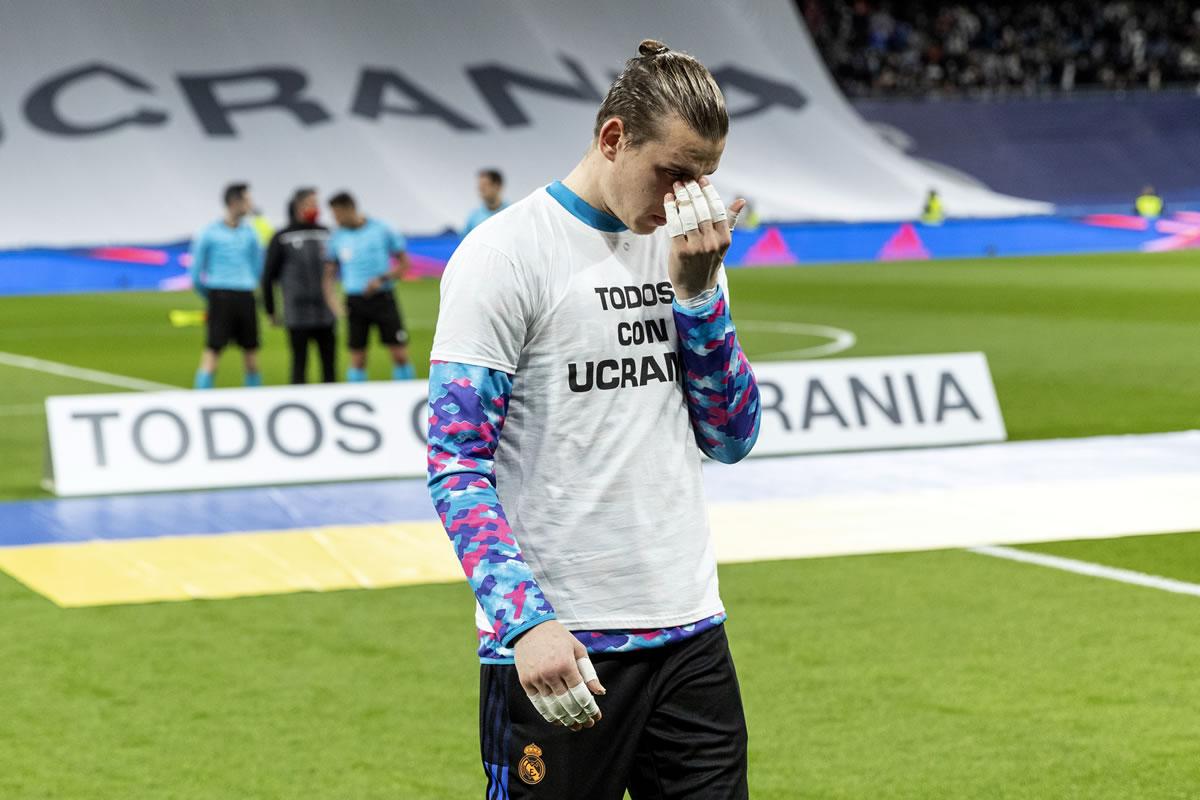 Todos con Ucrania” en el Bernabéu y apoyo al portero ucraniano Andriy Lunin  - Diario La Prensa