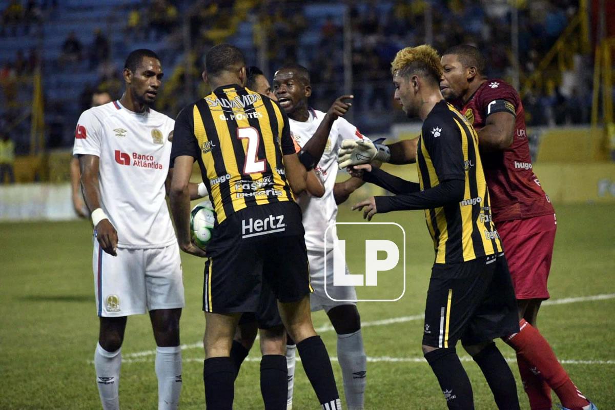 En los minutos finales el árbitro Saíd Martínez amonestó a Boniek García.